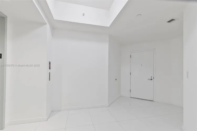 Paramount Miami Worldcenter #1904 image #19