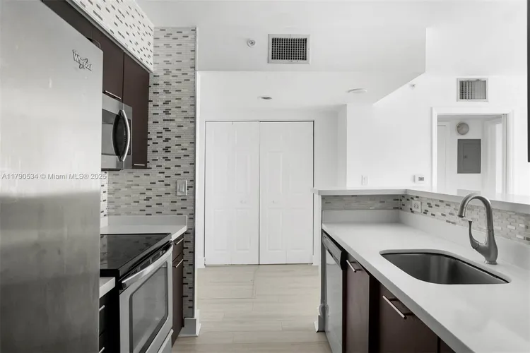 The Mark #3105 image #12