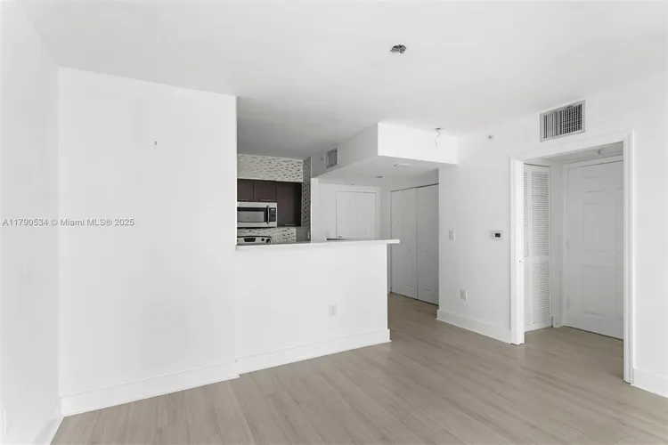 The Mark #3105 image #13