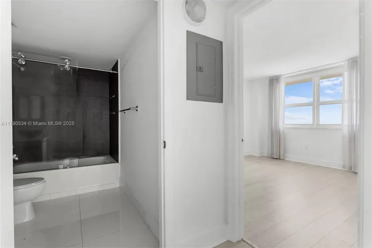 The Mark #3105 image #16