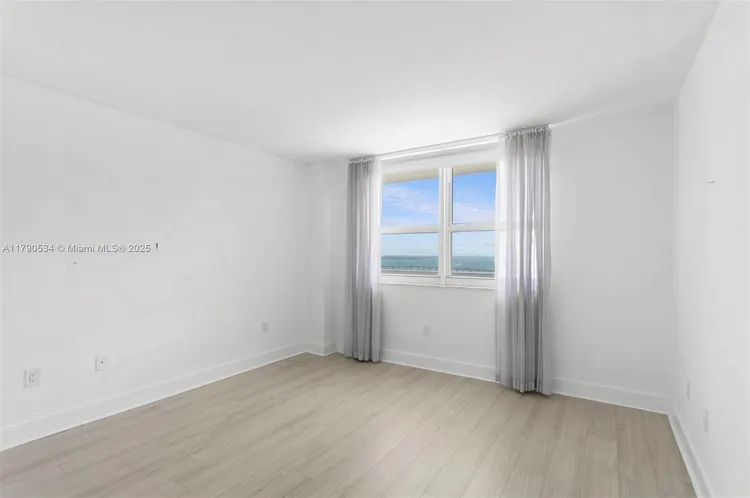 The Mark #3105 image #17