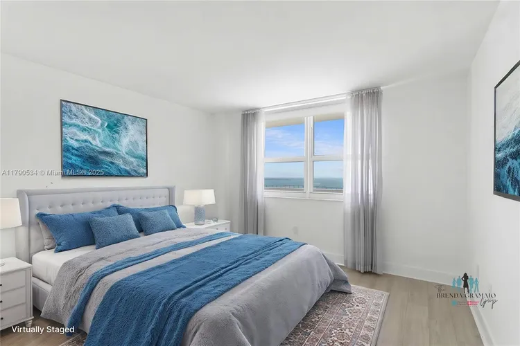 The Mark #3105 image #18