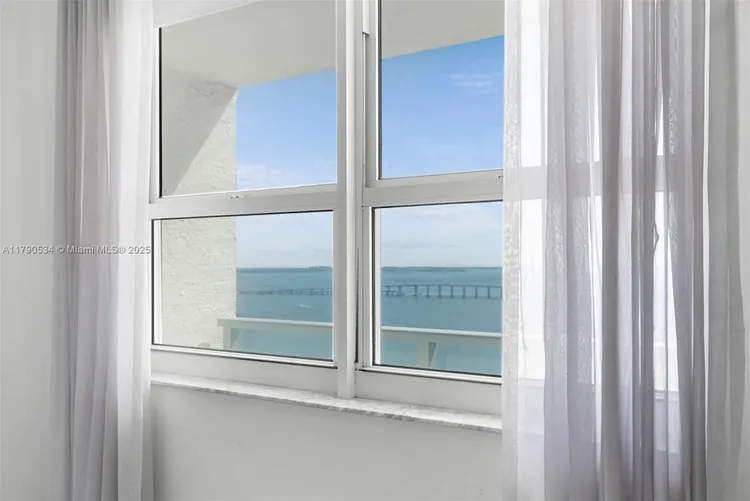 The Mark #3105 image #19