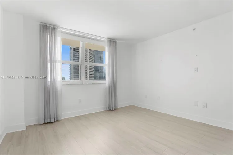 The Mark #3105 image #20