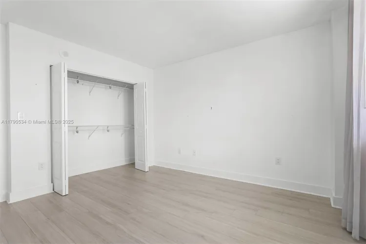 The Mark #3105 image #21