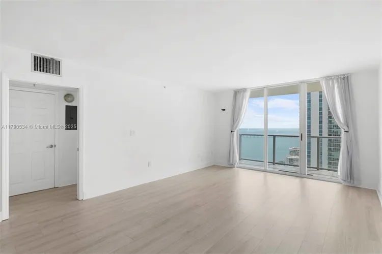 The Mark #3105 image #6