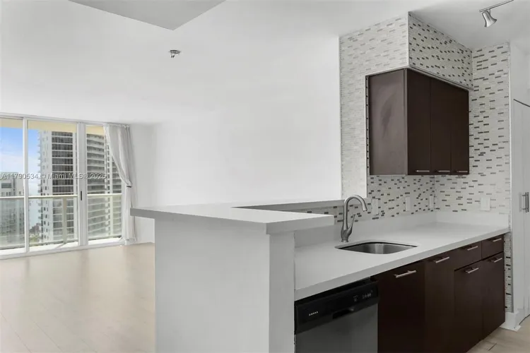 The Mark #3105 image #9