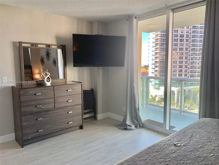 The Tides On Hollywood Beach #8W image #15