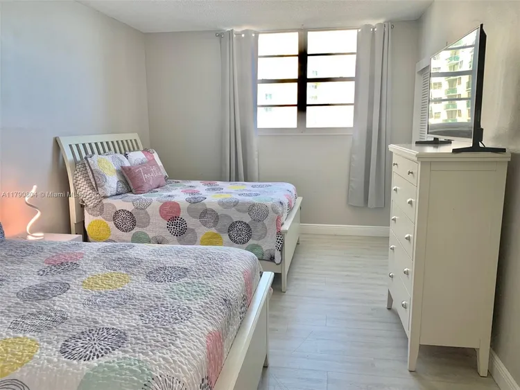 The Tides On Hollywood Beach #8W image #22