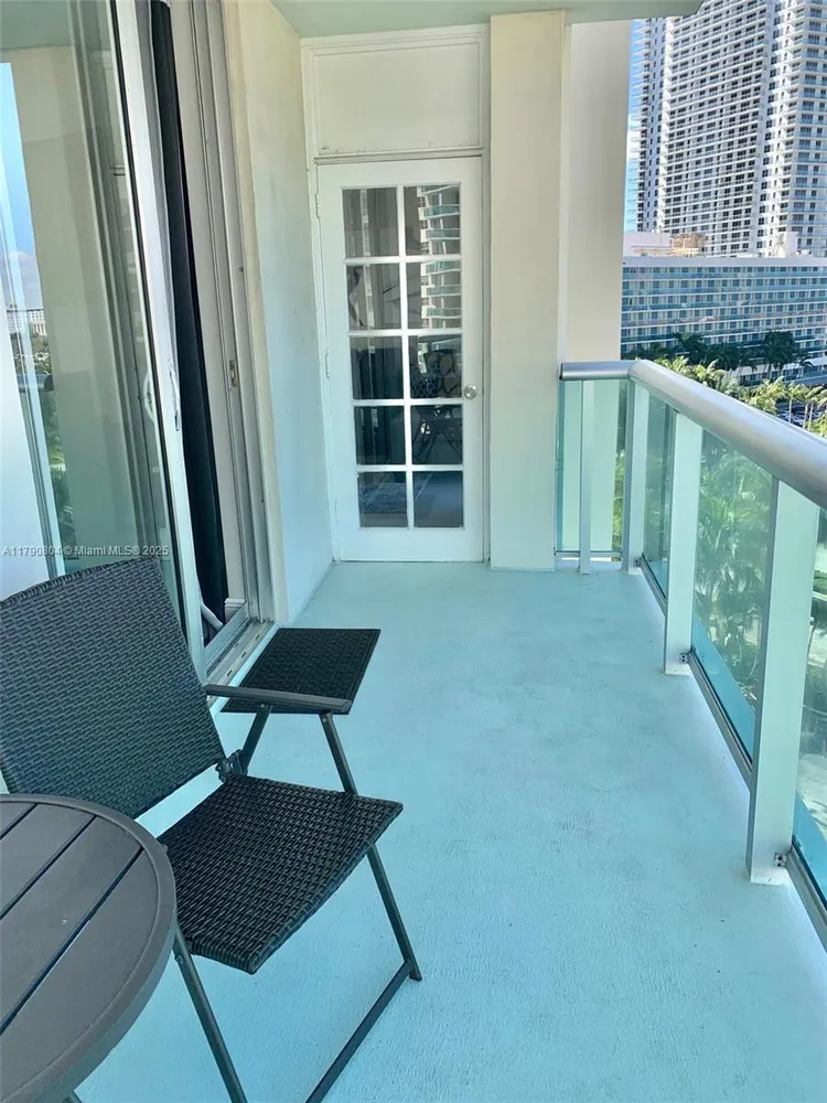 The Tides On Hollywood Beach #8W image #28