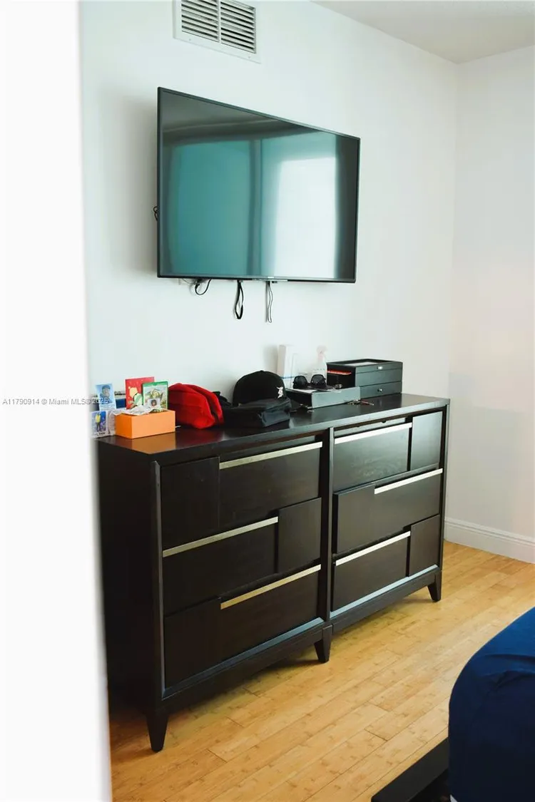 Quantum on the Bay #1909 image #10