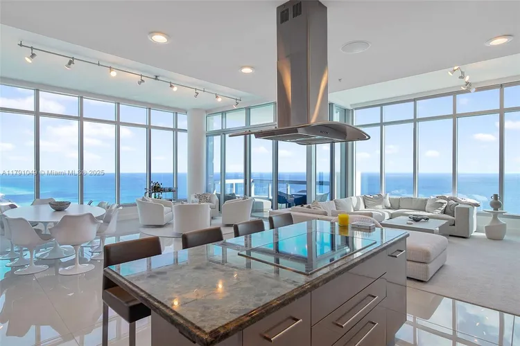 Carillon Condo North Tower #3504 image #10