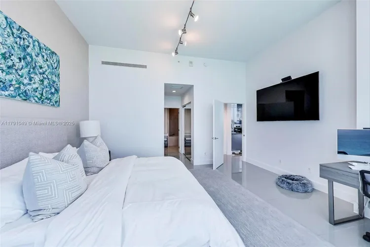 Carillon Condo North Tower #3504 image #14