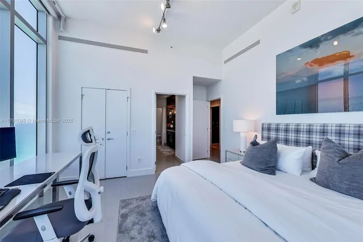 Carillon Condo North Tower #3504 image #18