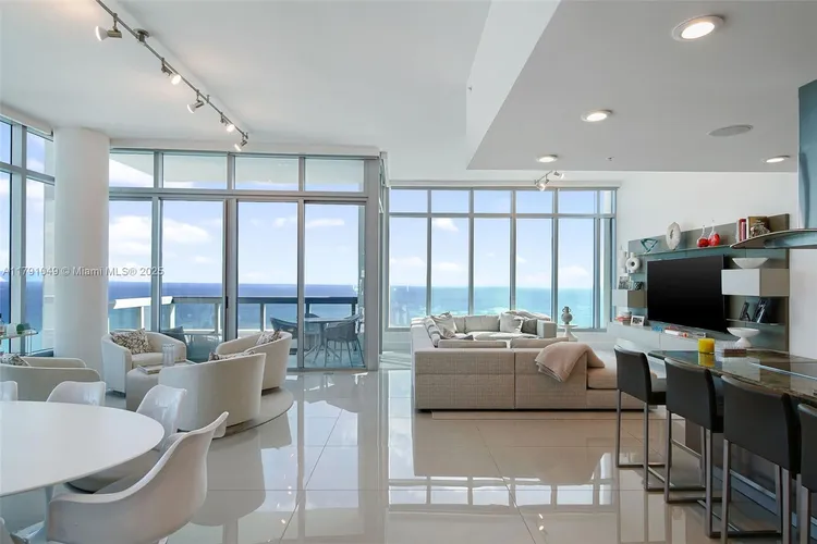 Carillon Condo North Tower #3504 image #7