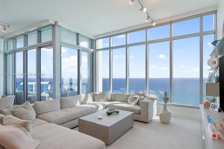 Carillon Condo North Tower #3504 image #9