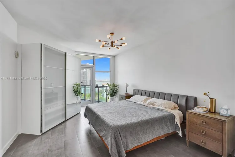 Midtown 4 #H2006 image #10