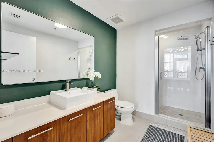 Midtown 4 #H2006 image #13