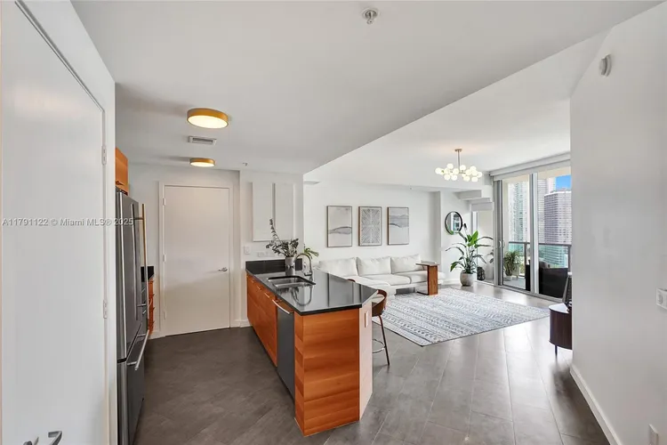 Midtown 4 #H2006 image #6