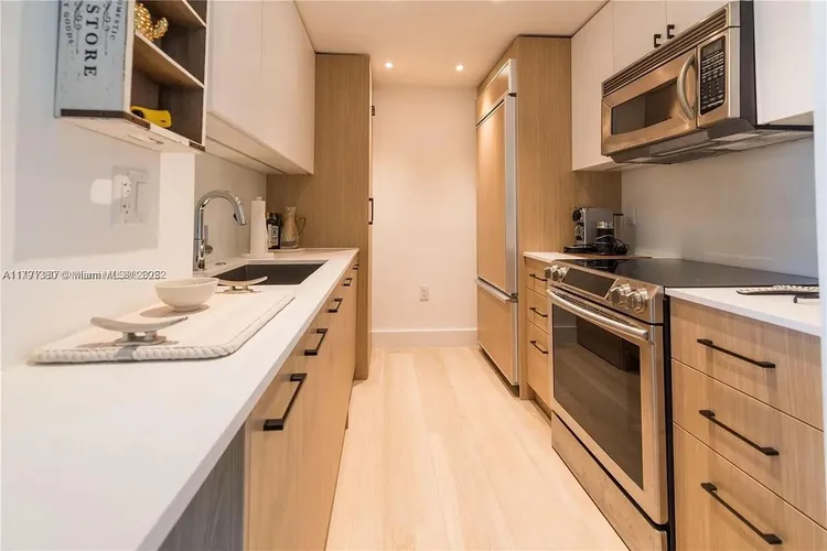 Harbour House #219 image #9