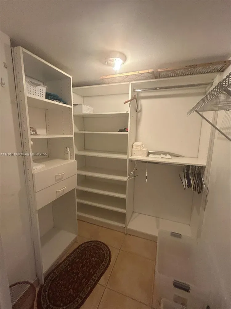 Carriage House #434 image #17