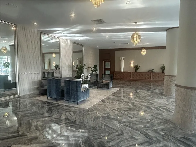 Carriage House #434 image #21