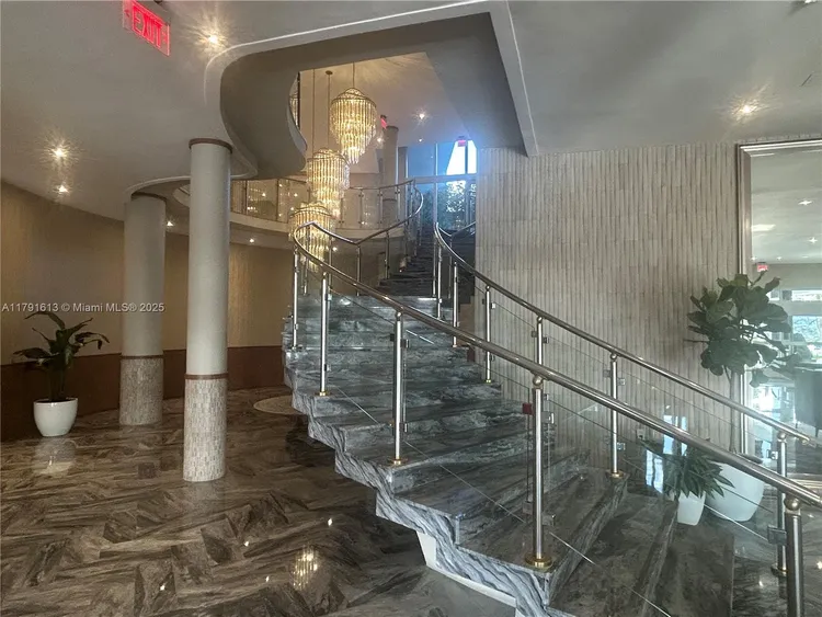 Carriage House #434 image #22