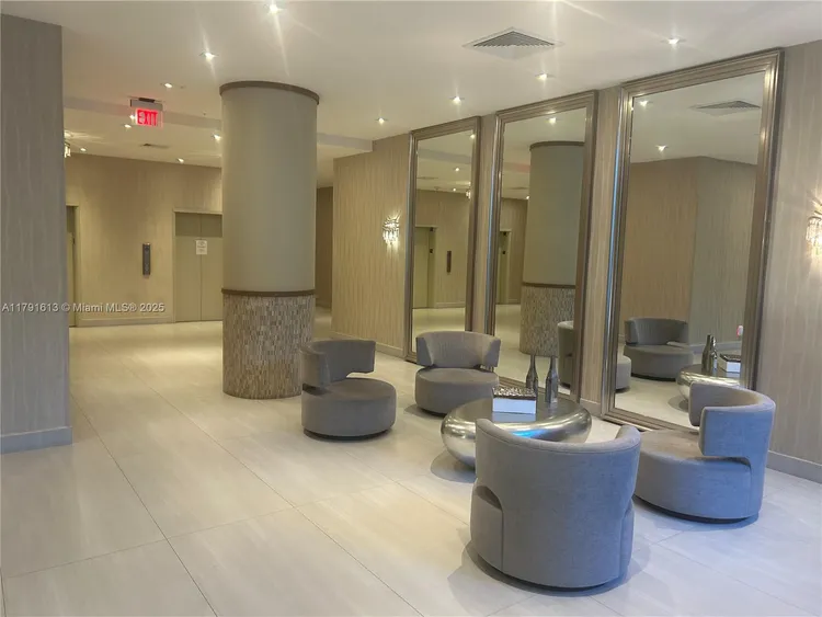 Carriage House #434 image #23