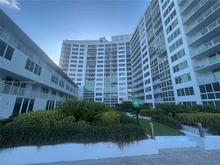 Carriage House #434 image #25