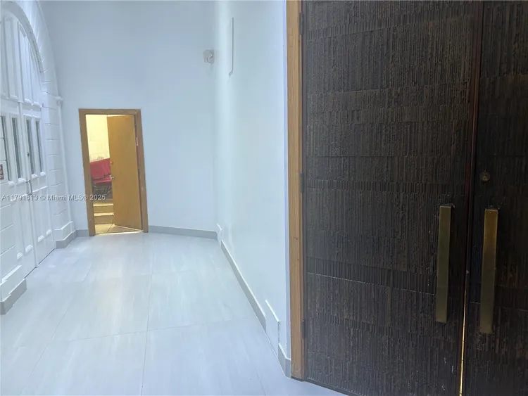 Carriage House #434 image #27