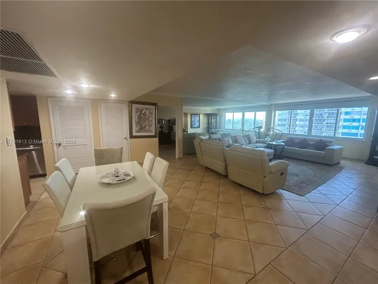 Carriage House #434 image #8