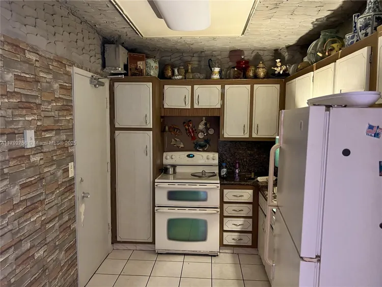 Carriage Club North #214 image #16