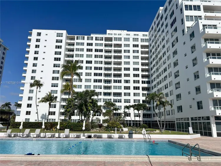 Carriage Club North #214 image #26