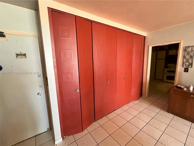 Carriage Club North #214 image #8