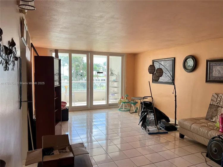 Carriage Club North #214 image #9