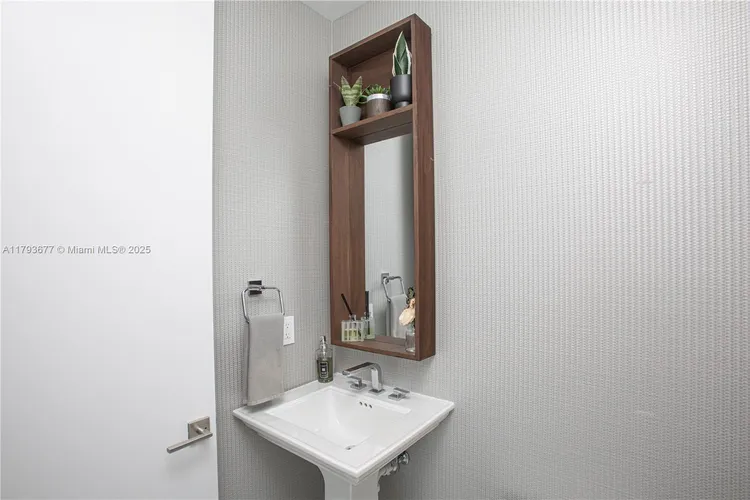 Two Park Grove #20D image #6