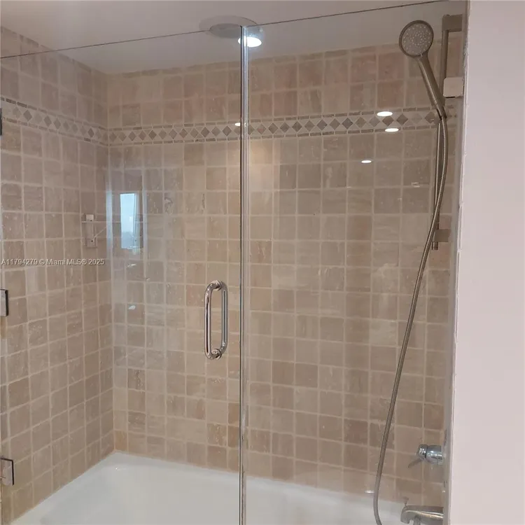 Roney Palace #1125 image #25