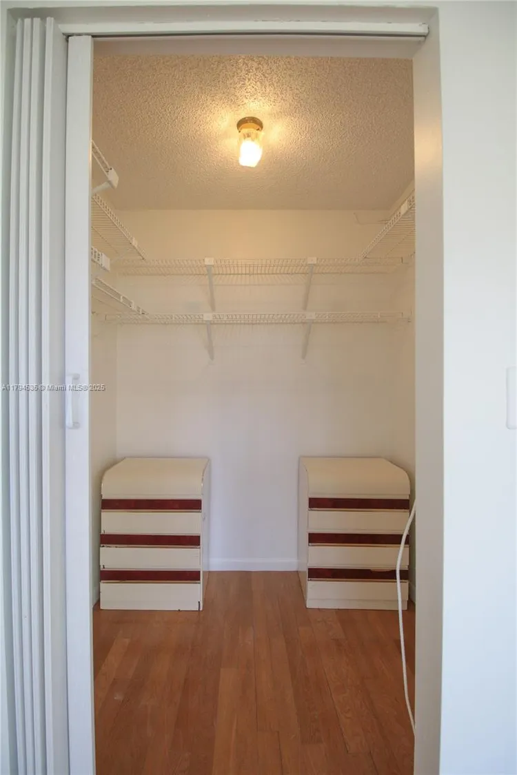 Plaza of the Americas #505 image #10