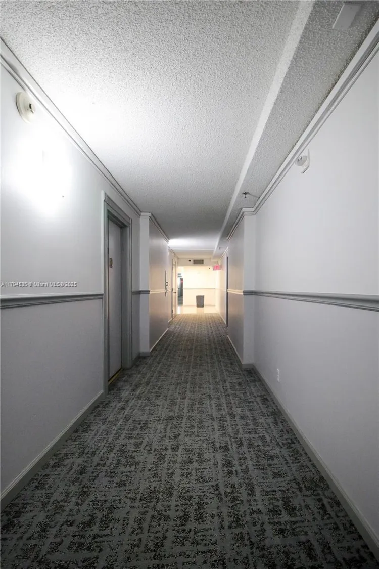 Plaza of the Americas #505 image #12