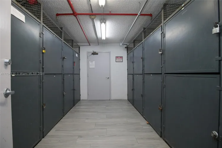 Plaza of the Americas #505 image #13