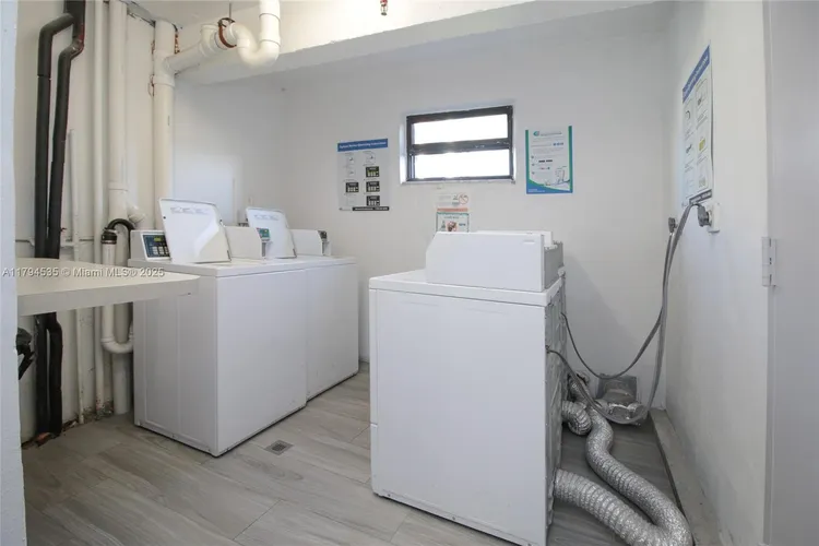 Plaza of the Americas #505 image #14