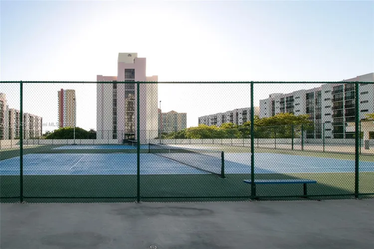 Plaza of the Americas #505 image #15