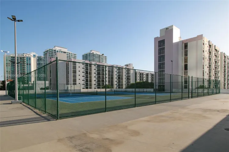 Plaza of the Americas #505 image #16