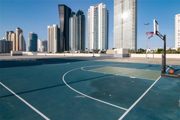 Plaza of the Americas #505 image #17