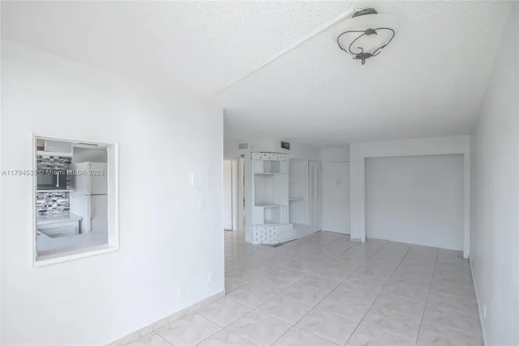 Plaza of the Americas #505 image #6