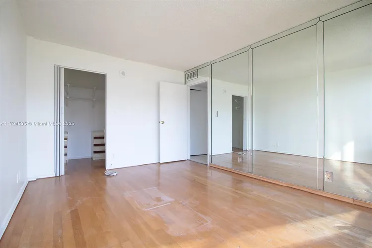 Plaza of the Americas #505 image #8