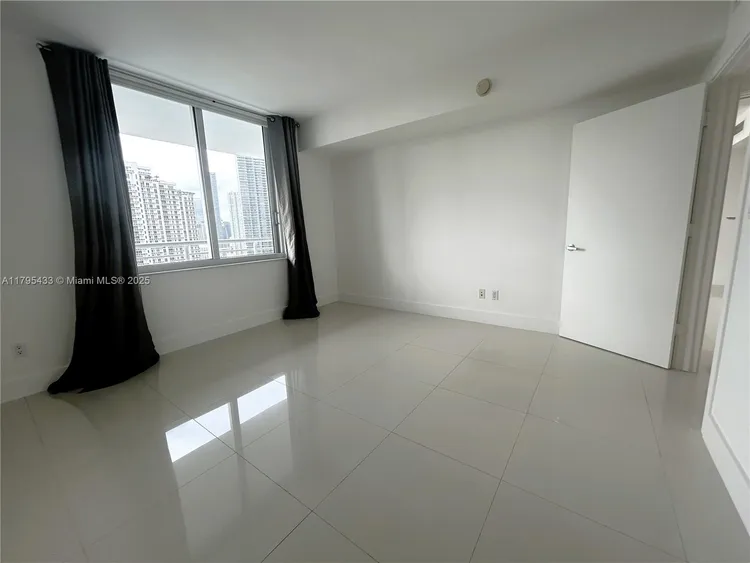 One Miami #2917 image #15