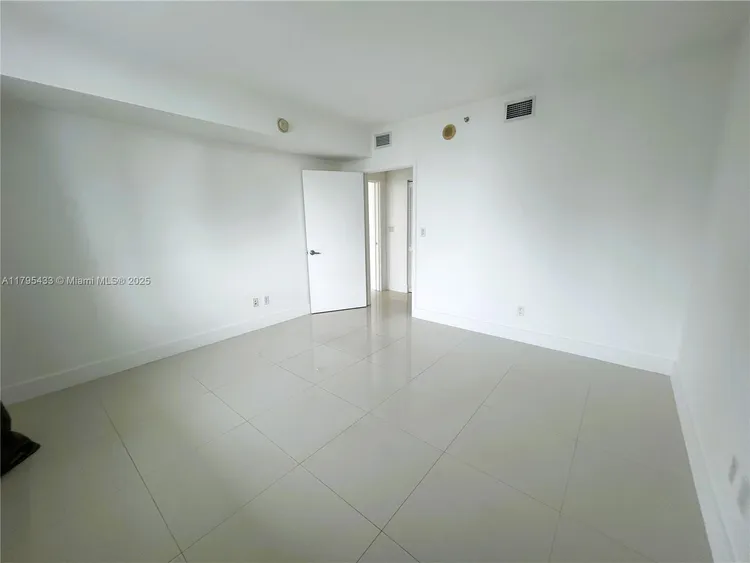 One Miami #2917 image #17