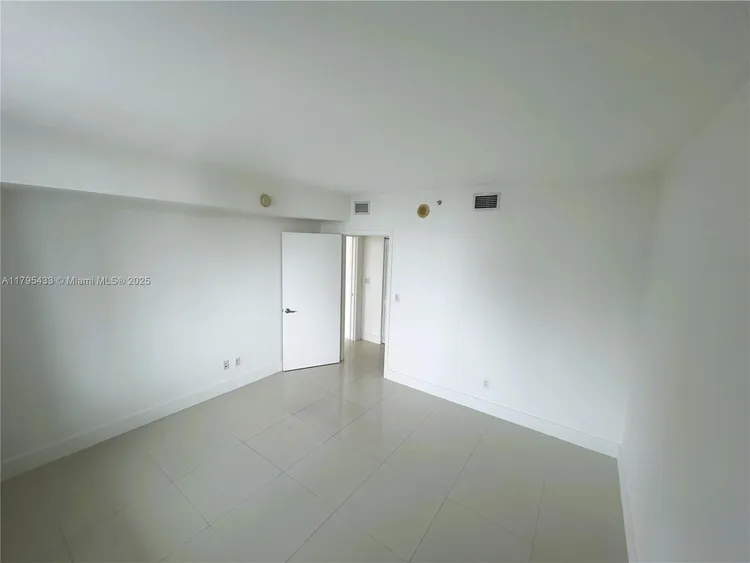 One Miami #2917 image #18