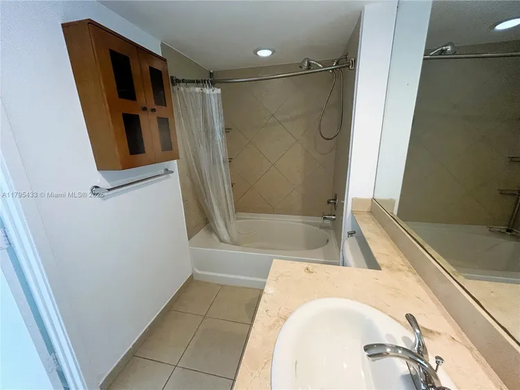 One Miami #2917 image #23